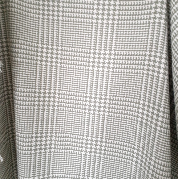 Throw - Picture 4 of 6